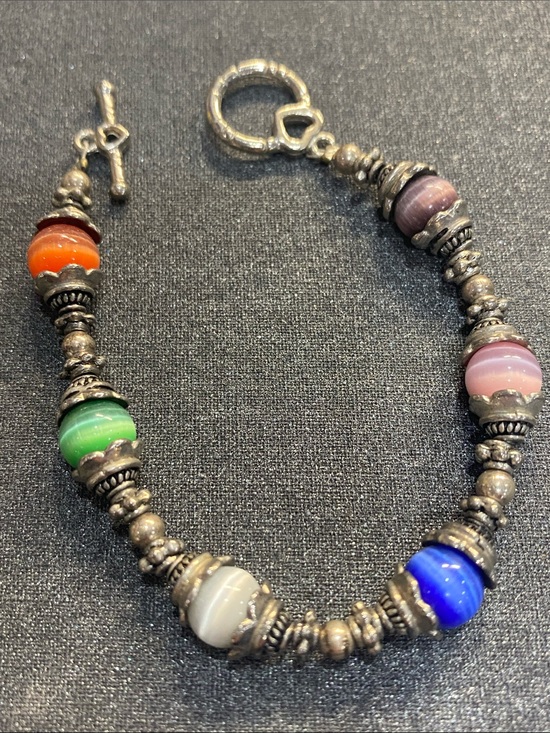 Jewelry - Vintage Cats Eye Toggle Bracelet 6 inch